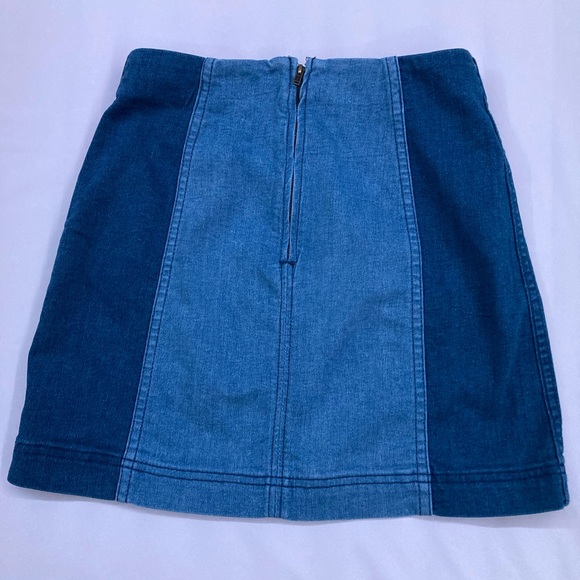 Free People Size 2 Two-Tone Modern Femme Stretch Jean Mini Skirt. - Picture 7 of 7